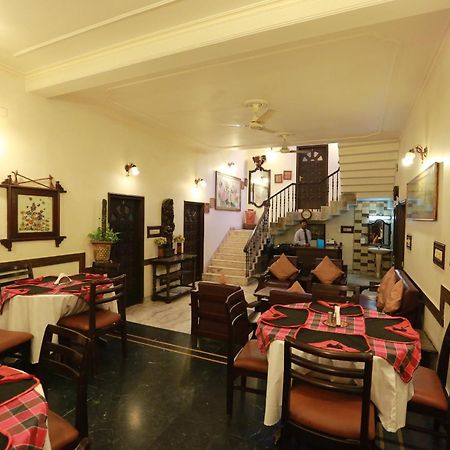 Oyo 8844 Meadows Inn Chinhat 外观 照片