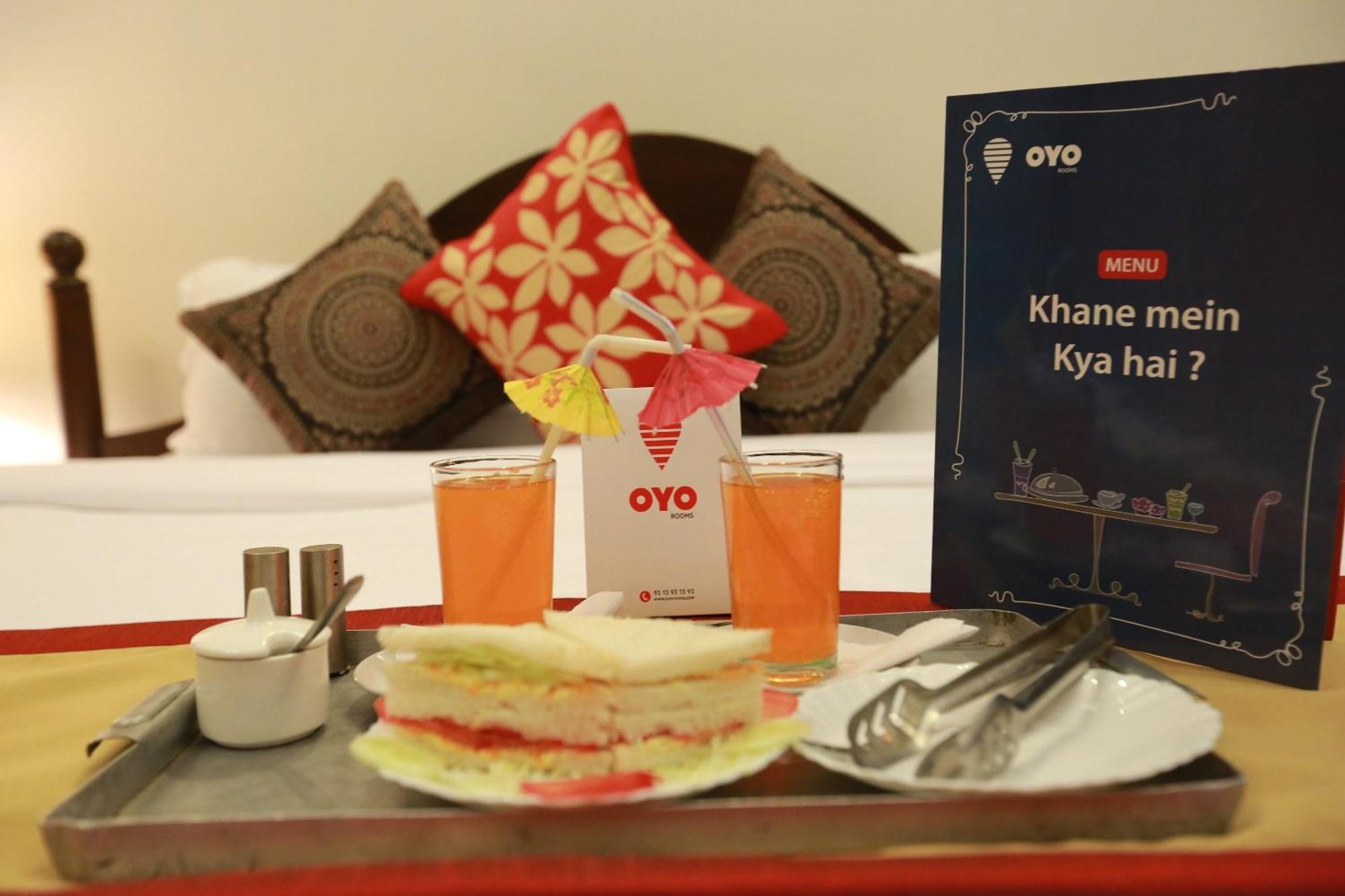 Oyo 8844 Meadows Inn Chinhat 外观 照片