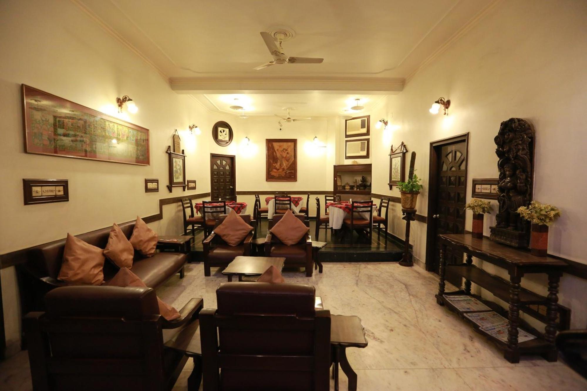 Oyo 8844 Meadows Inn Chinhat 外观 照片